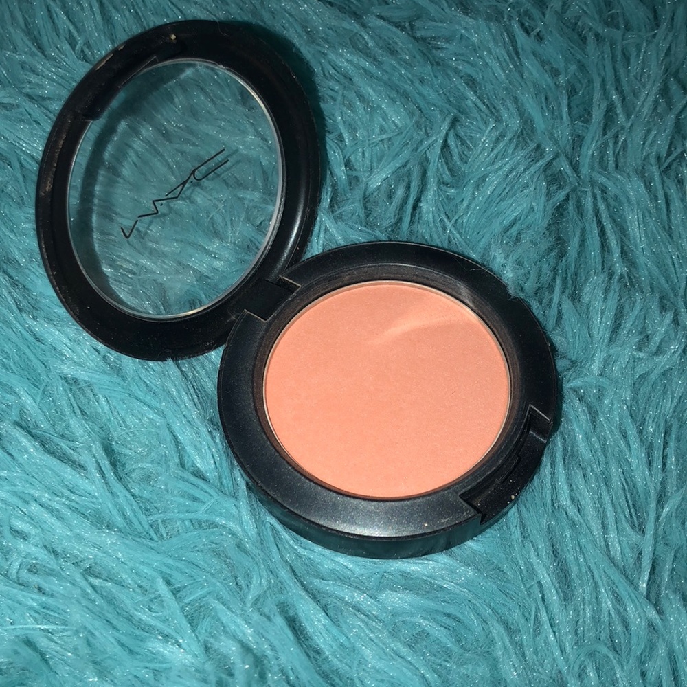 MAC blush in Honey Jasmine